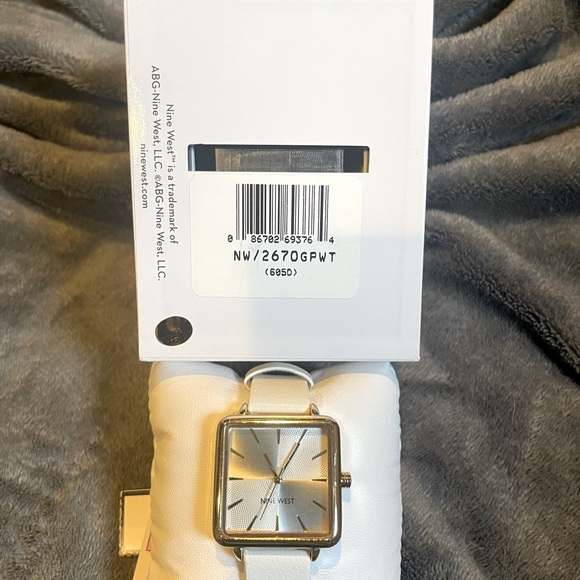 NEW Nine West women’s Strap Watch NWT - Picture 5 of 6